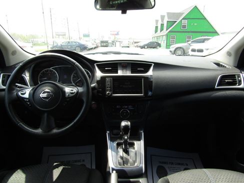 Used 2019 Nissan Sentra SR FWD image 9
