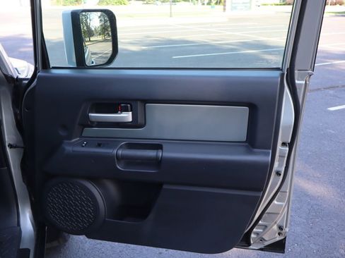 Used 2012 Toyota FJ Cruiser 4WD w/ Upgrade Pkg image 25