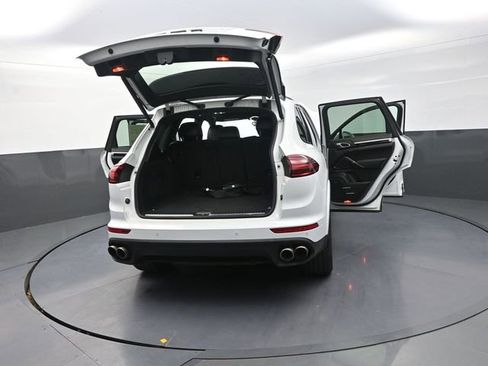 Used 2017 Porsche Cayenne S Platinum AWD/4WD image 34