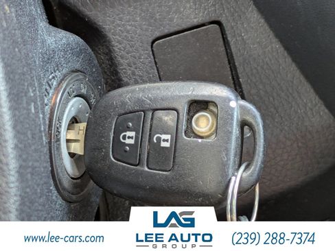 Used 2018 Toyota RAV4 LE FWD image 27