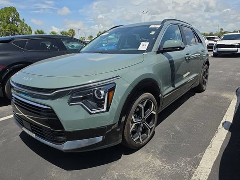 Certified 2025 Kia Niro EX Touring FWD image 4