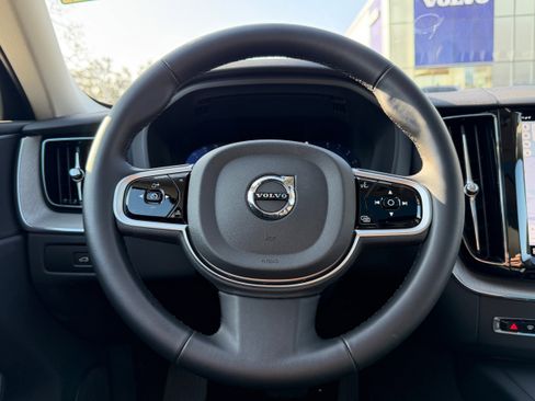 Certified 2025 Volvo XC60 B5 Plus image 17