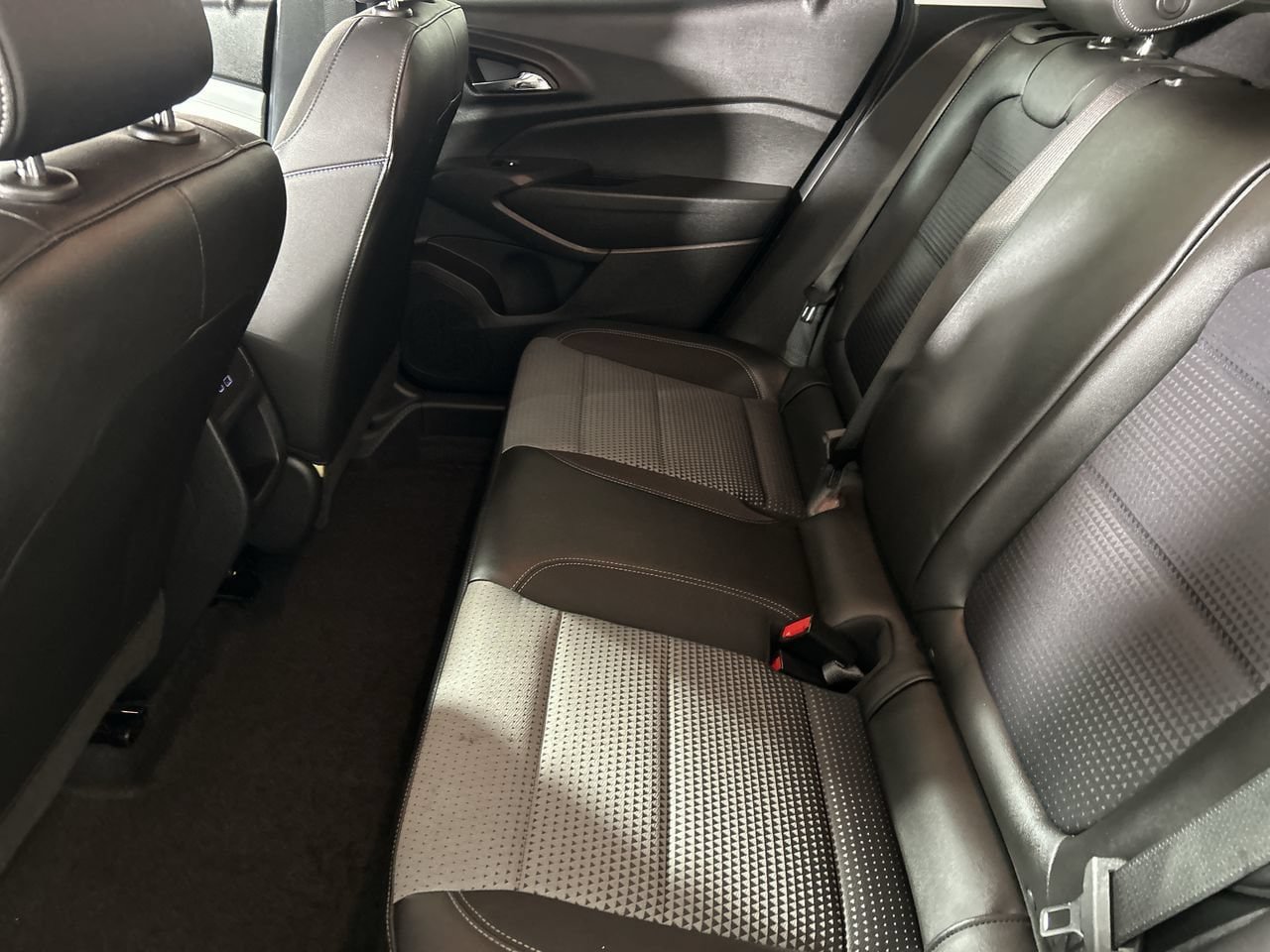 Used 2025 Chevrolet Trax LT FWD image 24
