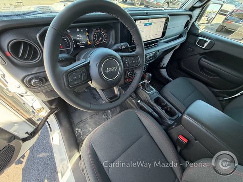 Used 2026 Jeep Gladiator Rubicon AWD/4WD image 16