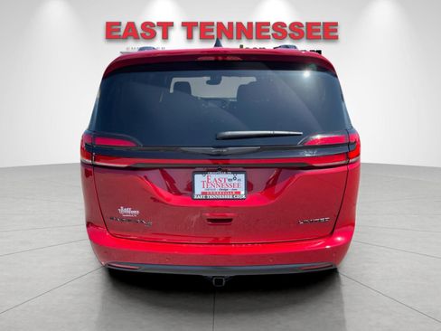 Used 2026 Chrysler Pacifica Limited w/ S Appearance Package FWD image 4