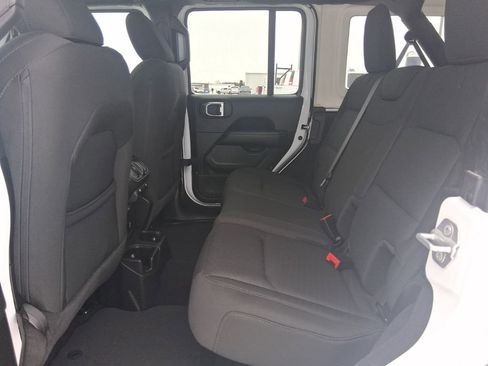 Used 2023 Jeep Wrangler Sahara w/ Cold Weather Group image 18