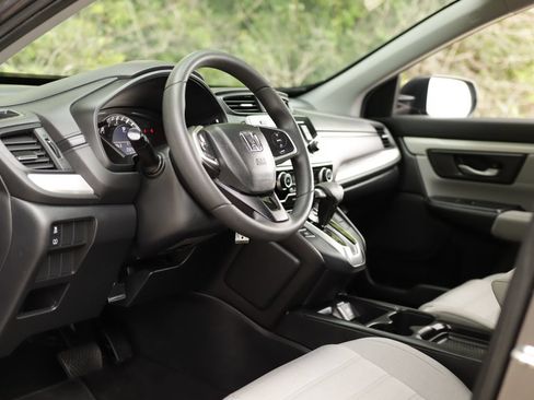 Used 2017 Honda CR-V LX image 9