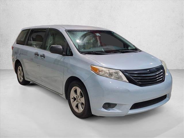 Used 2017 Toyota Sienna L FWD image 3