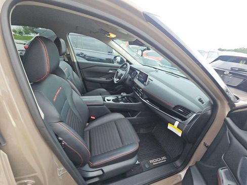 Certified 2025 Nissan Rogue SV AWD/4WD image 12