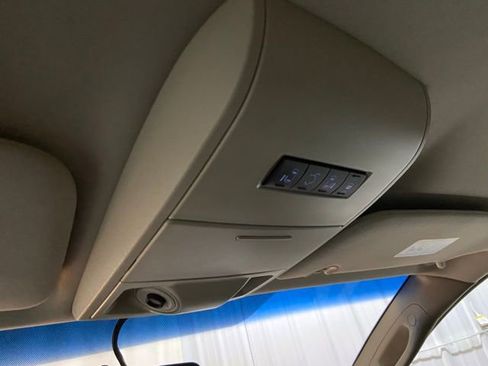 Used 2014 Chrysler Town & Country Touring image 38