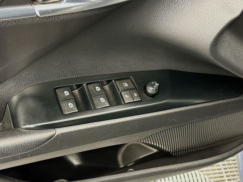 Used 2019 Toyota Camry LE image 15