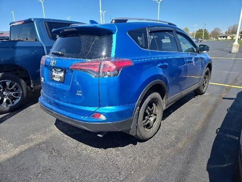 Used 2018 Toyota RAV4 LE w/ All Weather Liner Package AWD/4WD image 6