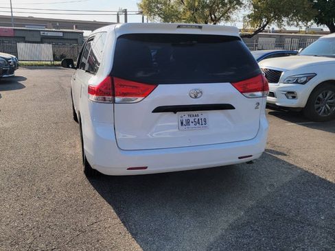 Used 2014 Toyota Sienna L FWD image 5