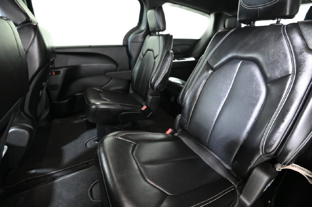 Used 2025 Chrysler Pacifica Select FWD image 8