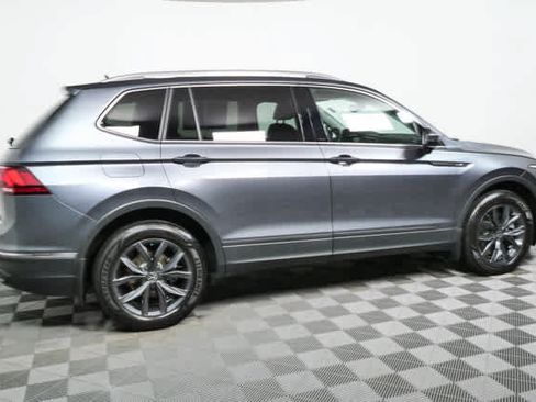 Certified 2023 Volkswagen Tiguan SE w/ Panoramic Sunroof Package FWD image 3