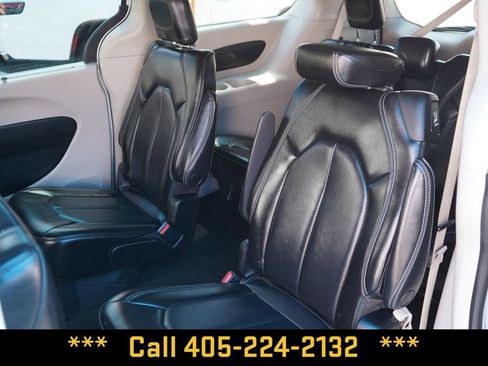 Used 2023 Chrysler Pacifica Touring-L FWD image 26