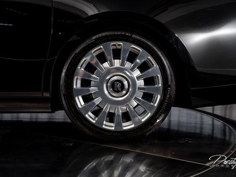 Used 2022 Rolls-Royce Phantom Sedan image 9