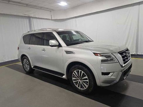 Used 2024 Nissan Armada SL w/ Captain's Chairs Package image 3