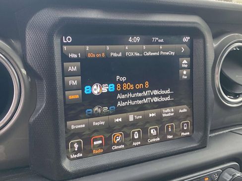 Used 2018 Jeep Wrangler Unlimited Sahara image 17