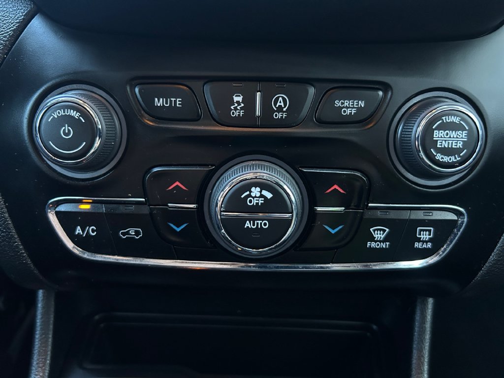 Used 2023 Jeep Cherokee Altitude Lux w/ Lux Elite Package AWD/4WD image 4