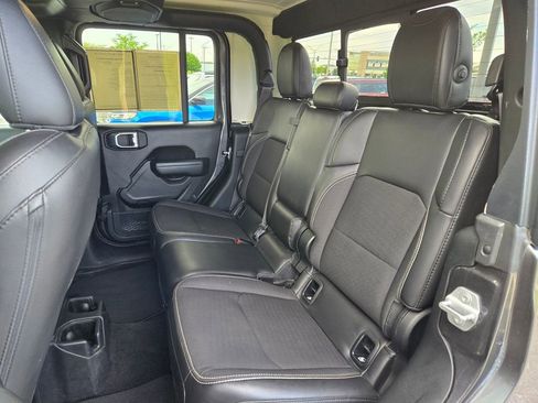 Used 2023 Jeep Gladiator Sport AWD/4WD image 31