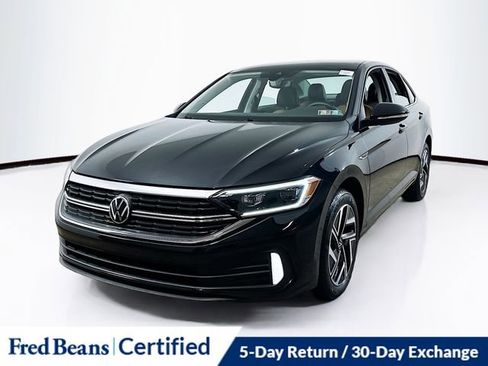Used 2023 Volkswagen Jetta SEL image 3