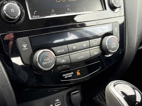 Used 2019 Nissan Rogue Sport SV FWD image 11