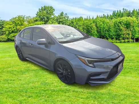 Used 2024 Toyota Corolla SE w/ SE Package FWD image 2