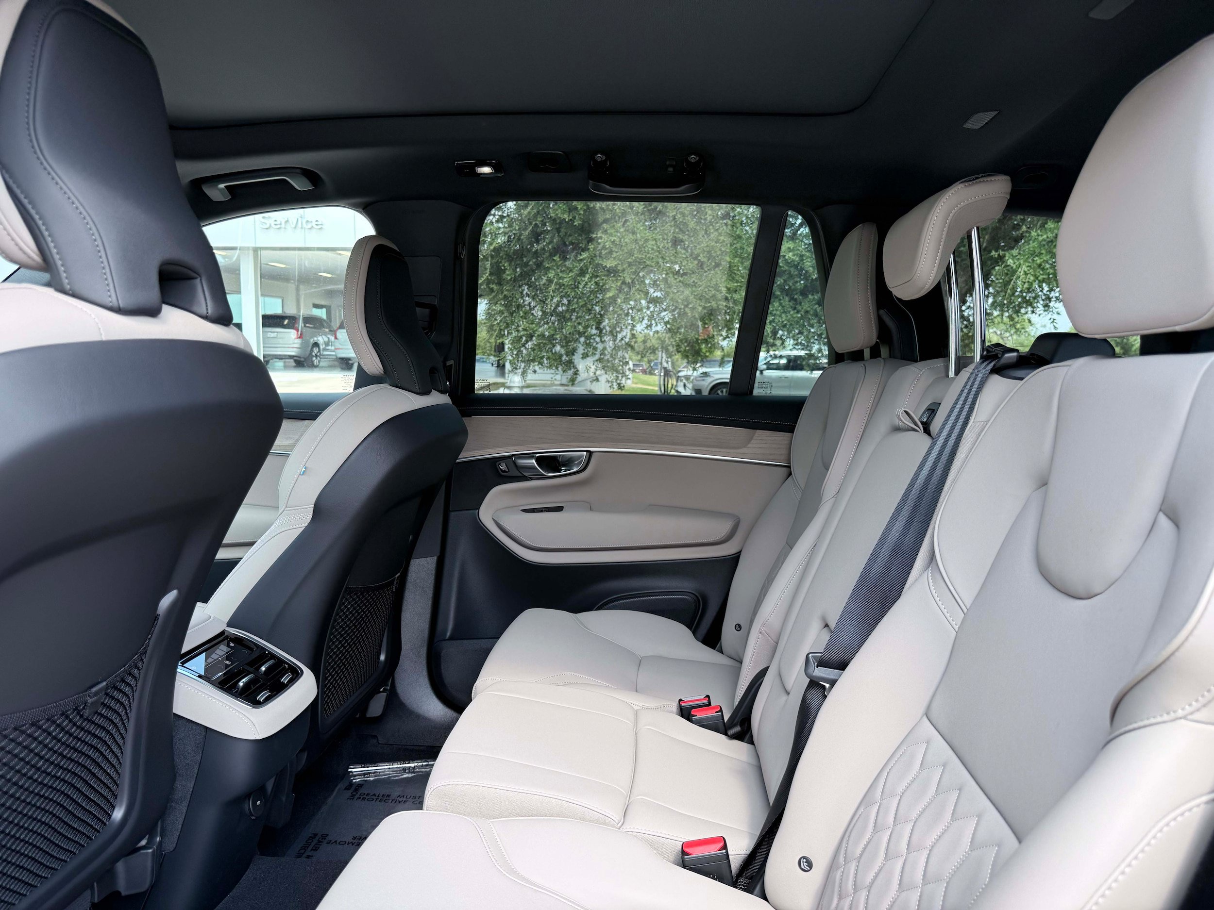 New 2026 Volvo XC90 B6 Plus w/ Protection Package Premier AWD/4WD image 16