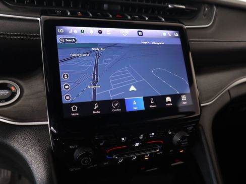 Used 2024 Jeep Grand Cherokee L Limited w/ Luxury Tech Group II image 7