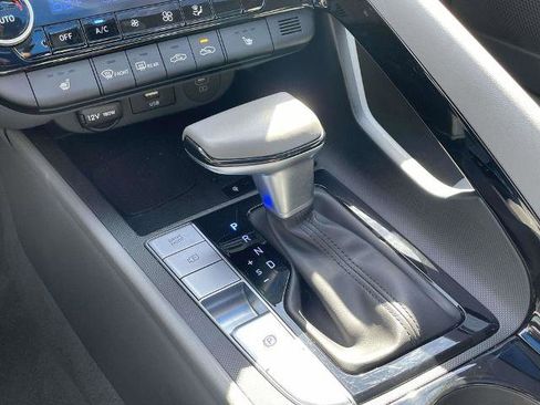Used 2025 Hyundai Elantra SEL image 30
