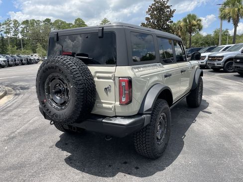 New 2025 Ford Bronco Badlands image 9