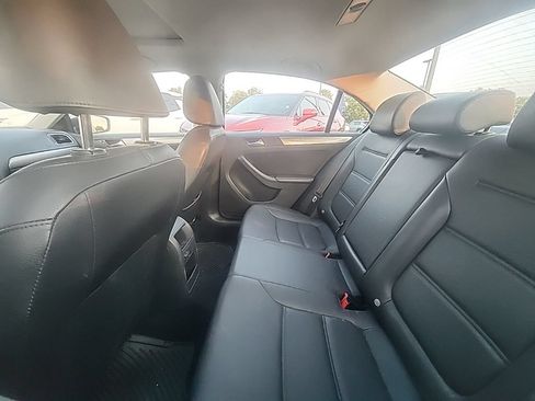 Used 2018 Volkswagen Jetta SE FWD image 5