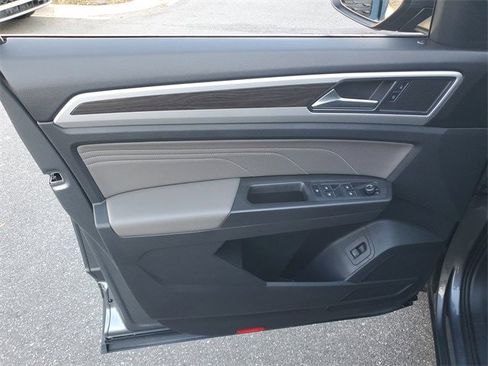 Certified 2023 Volkswagen Atlas SE w/ Black Wheel Package image 15