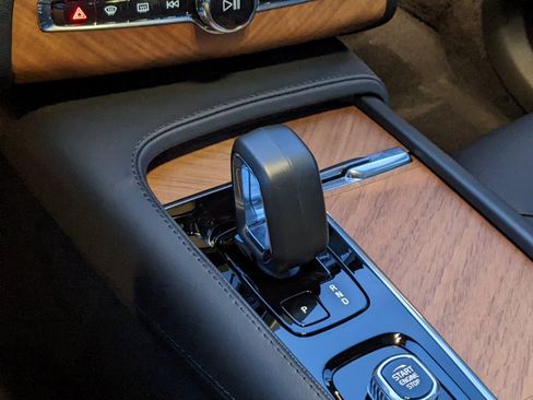 Certified 2025 Volvo XC90 B5 Plus image 19