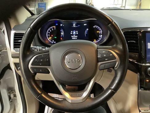 Certified 2022 Jeep Grand Cherokee Laredo E w/ Security & Convenience Group image 29