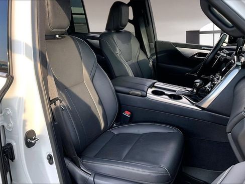 Used 2023 Lexus LX 600 F Sport w/ Accessory Package (Z1) image 7