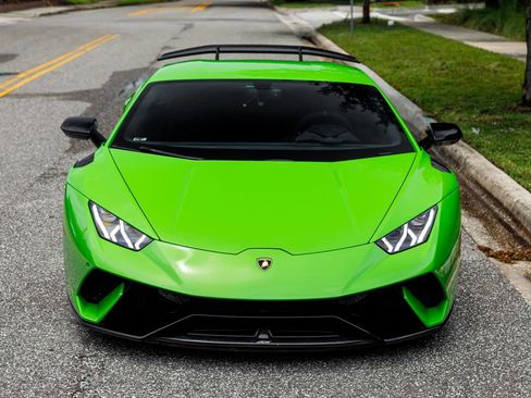 Used 2018 Lamborghini Huracan Performante AWD/4WD image 12