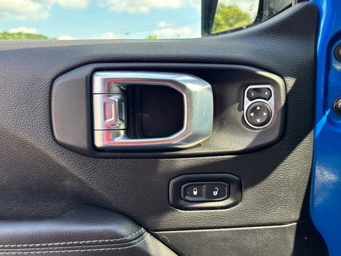 Used 2021 Jeep Wrangler Unlimited Sahara AWD/4WD image 15