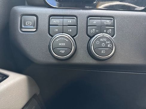 Used 2023 Chevrolet Silverado 1500 ZR2 w/ Technology Package image 17