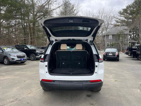 Used 2023 Jeep Grand Cherokee L Limited w/ Luxury Tech Group II AWD/4WD image 40