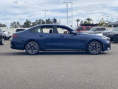 Used 2025 BMW 530i w/ M Sport Package RWD image 5
