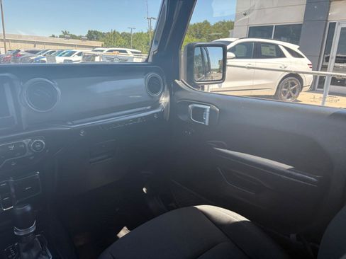 Used 2022 Jeep Wrangler Unlimited Sport AWD/4WD image 19