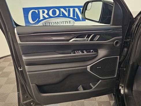Used 2023 Jeep Wagoneer L 4WD image 2