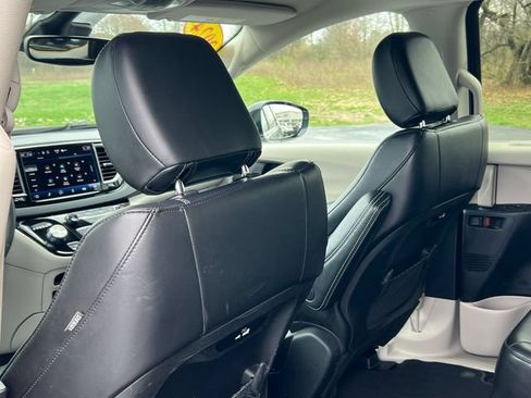 Used 2024 Chrysler Pacifica Touring-L FWD image 36
