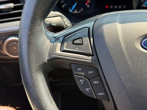 Used 2019 Ford Edge SE FWD image 19