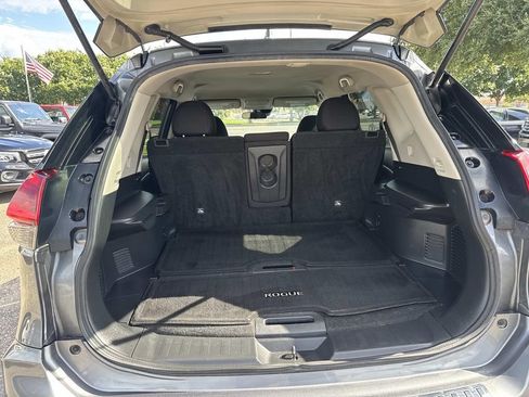 Used 2020 Nissan Rogue S w/ Special Edition Package FWD image 9
