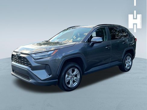Used 2023 Toyota RAV4 XLE w/ Convenience Package FWD image 3