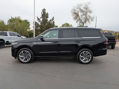 Used 2025 Lincoln Navigator Reserve AWD/4WD image 7