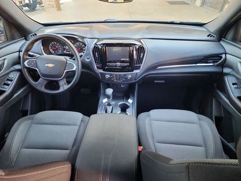 Used 2023 Chevrolet Traverse LT image 18